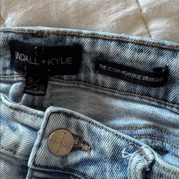 Kendall & Kylie l The Iconic High-Rise Straight l 29 - Picture 4 of 6